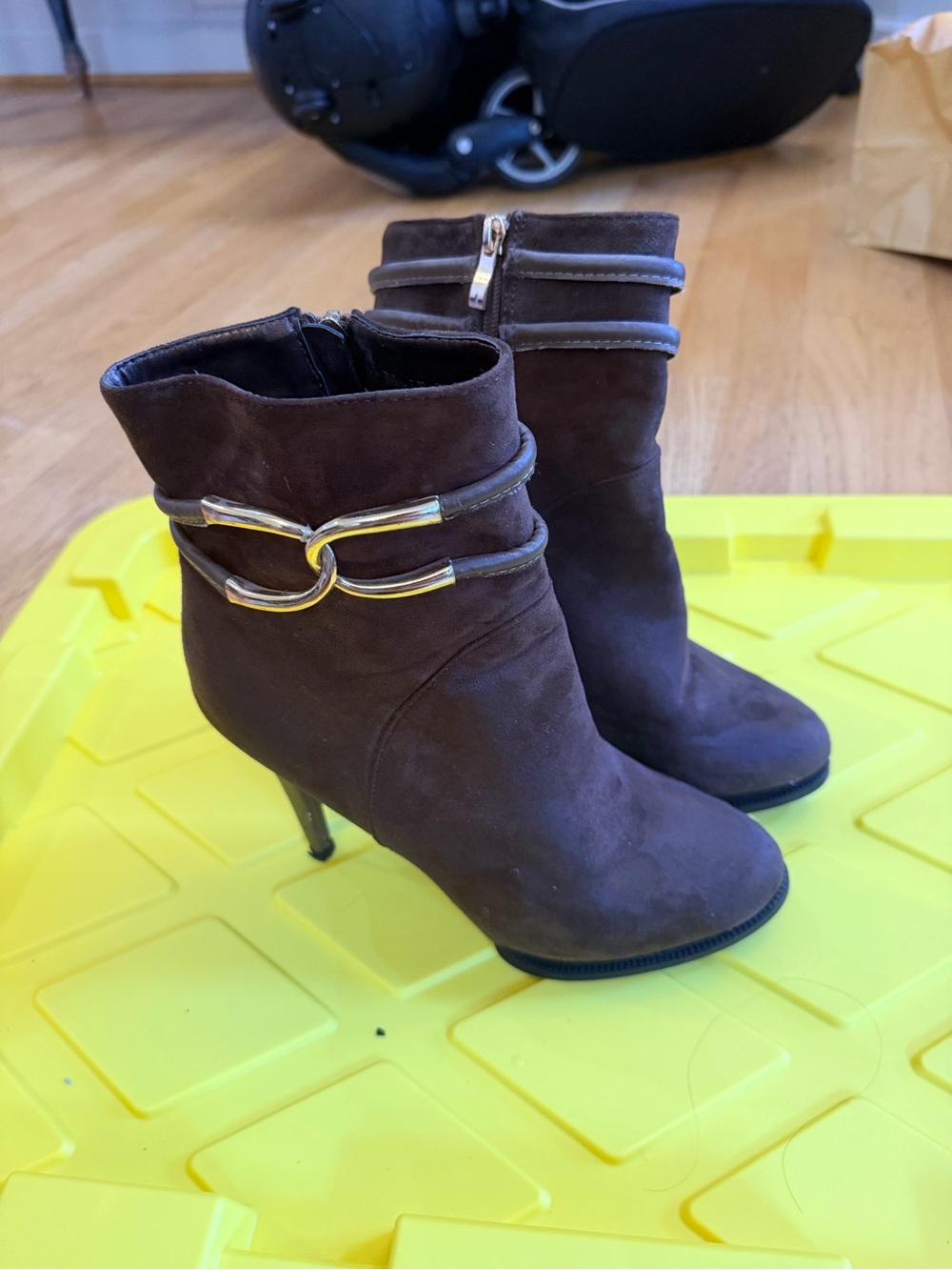 Ladies Size 11 Brown Suede Like Ankle Boots with Gold Accent GUC